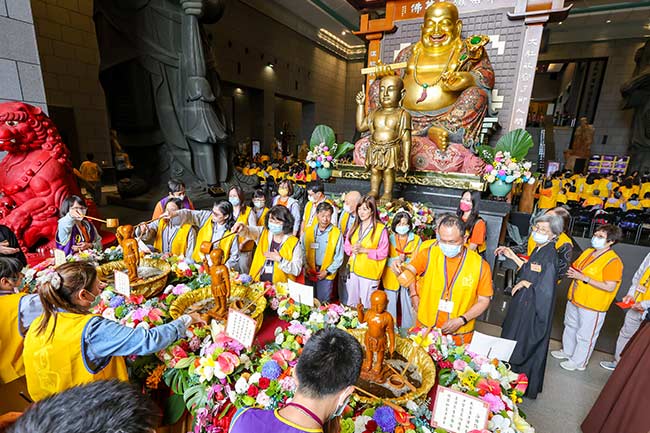 中台禅寺庆祝三○五二年佛诞浴佛法会暨夏安居报恩药师法会